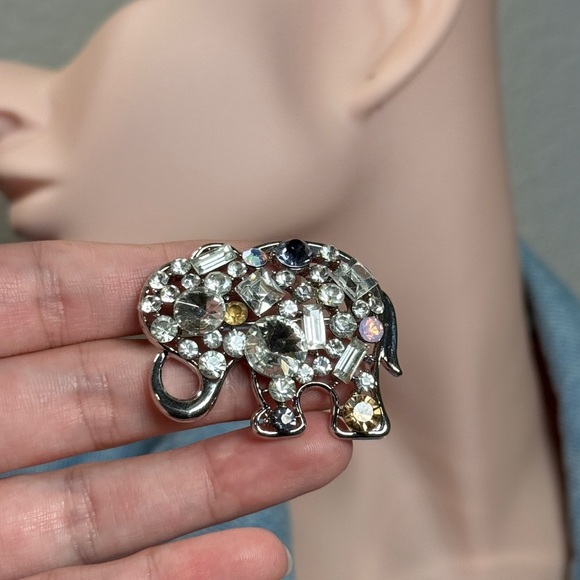 NEW | Crystal Elephant Brooch With Zirconia 💎🐘 - Picture 3 of 3